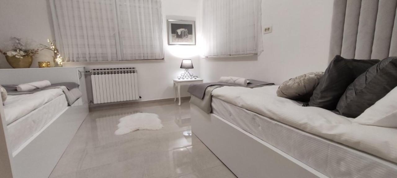 Dzan Apartment *